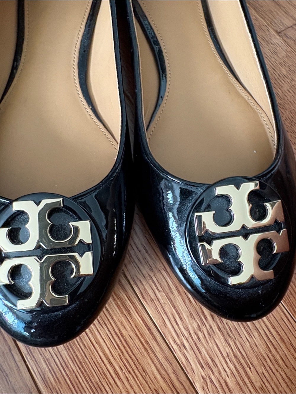 Tory Burch Claire Black Patent Leather Logo Ballet Flats with Gold Emblem - Picture 3 of 8